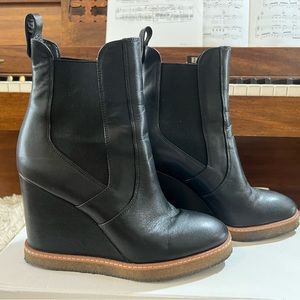 Veronica Beard black leather wedge boots size 8.5, gummy sole, gusset sides